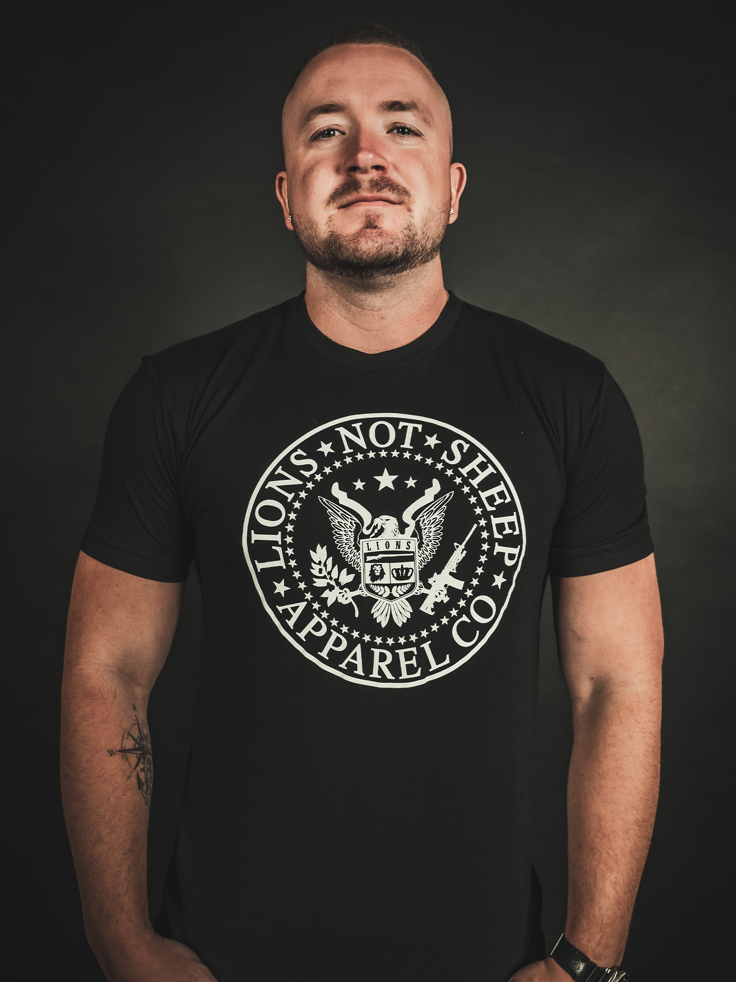 CREST SEAL Tee - Lions Not Sheep ®