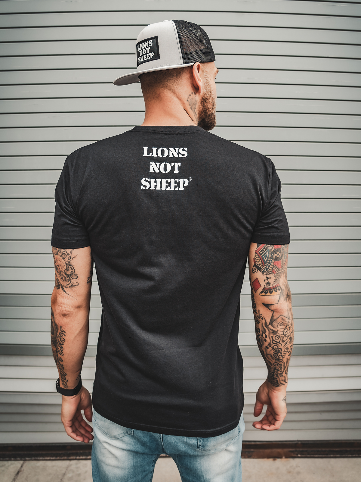 CREST SEAL Tee - Lions Not Sheep ®