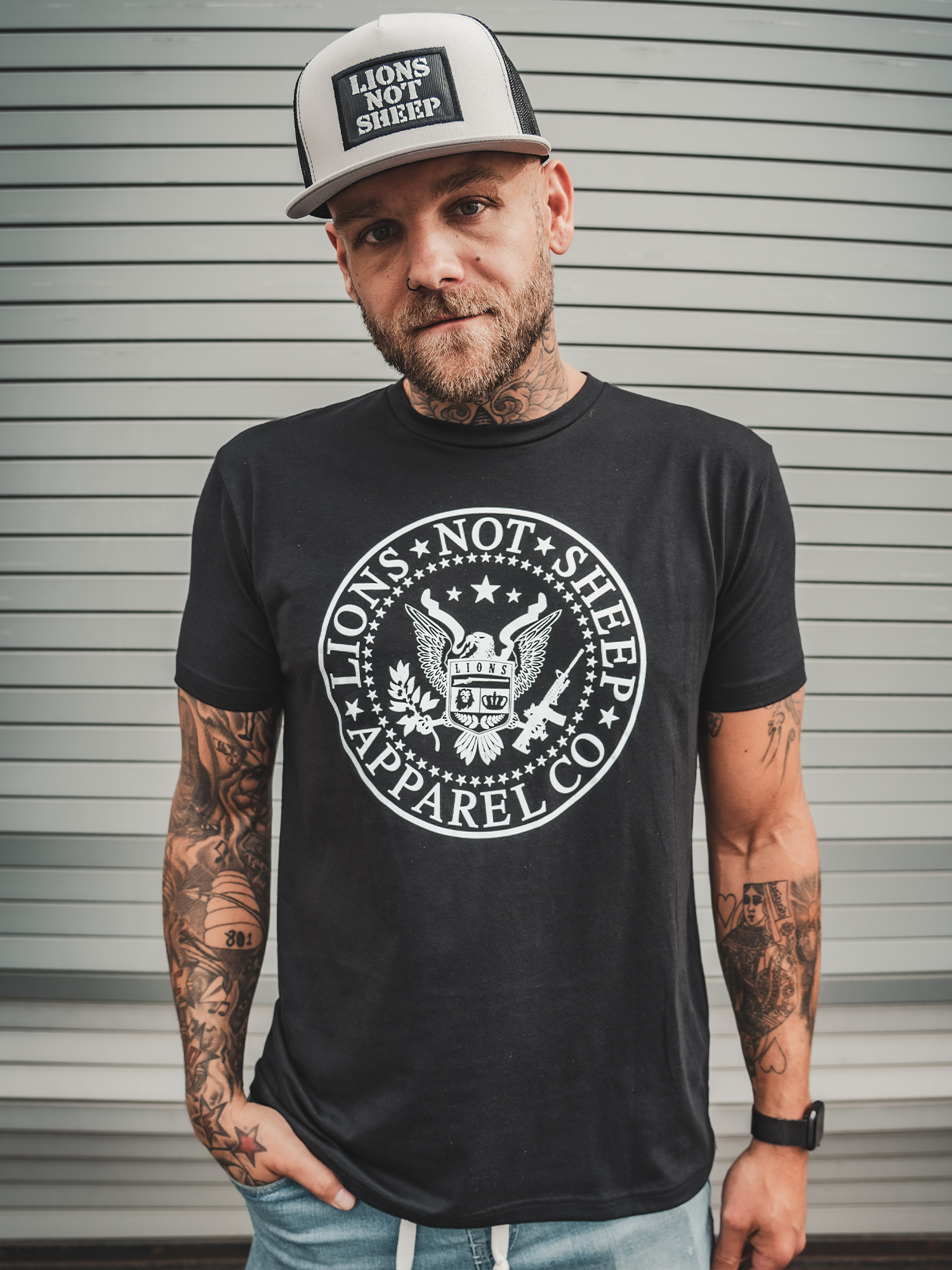 CREST SEAL Tee - Lions Not Sheep ®