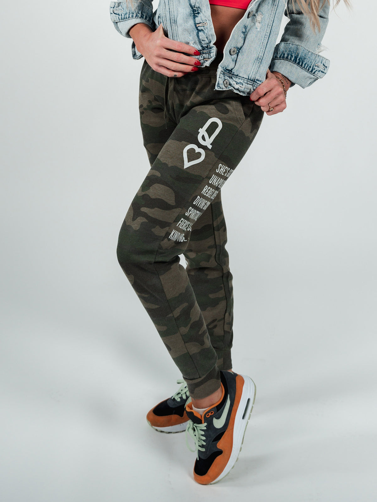 QUEEN UNSTOPPABLE Sweatpants - Lions Not Sheep ®