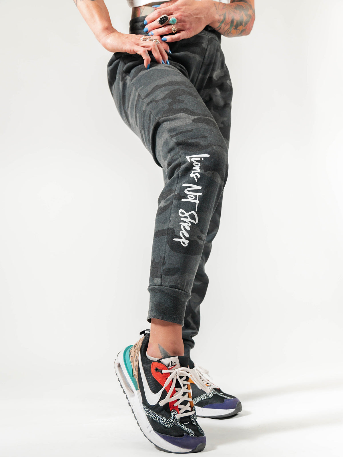 QUEEN SHADOW Sweatpants - Lions Not Sheep ®
