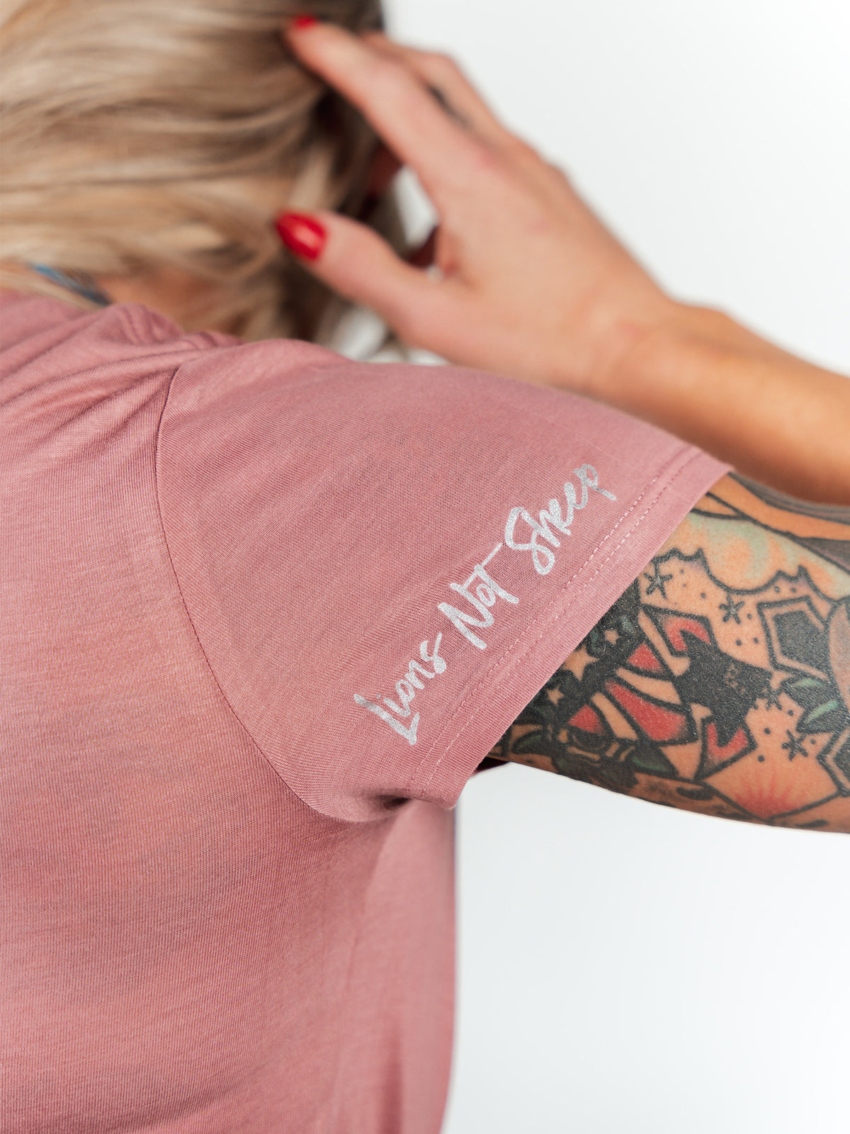 QUEEN WHIMSY SHIMMER Crop Tee - Lions Not Sheep ®
